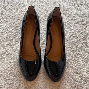 Women’s black pumps
